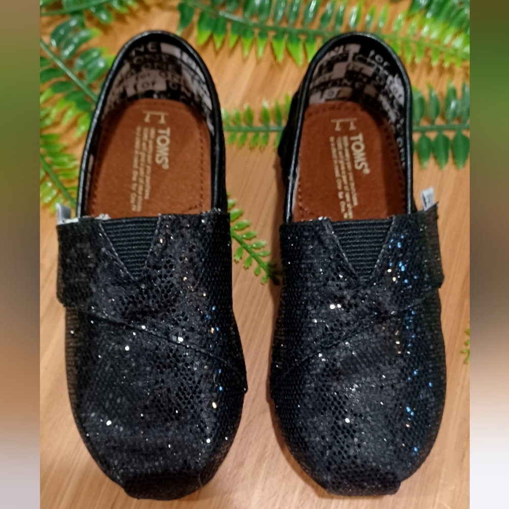 NIB TOMS Tiny Classic Black Glitter Sz 7